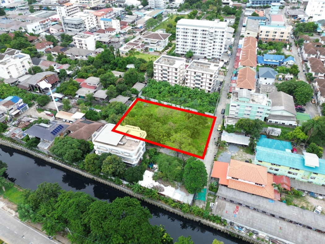 Land for sale, Soi Lat Pla Khao 45, size 1 rai, near Lat Pla Khao Road, only 250 meters. Land for sale, Soi Lat Pla Khao 45, size 1 rai, near Lat Pla Khao Road, only 250 meters.