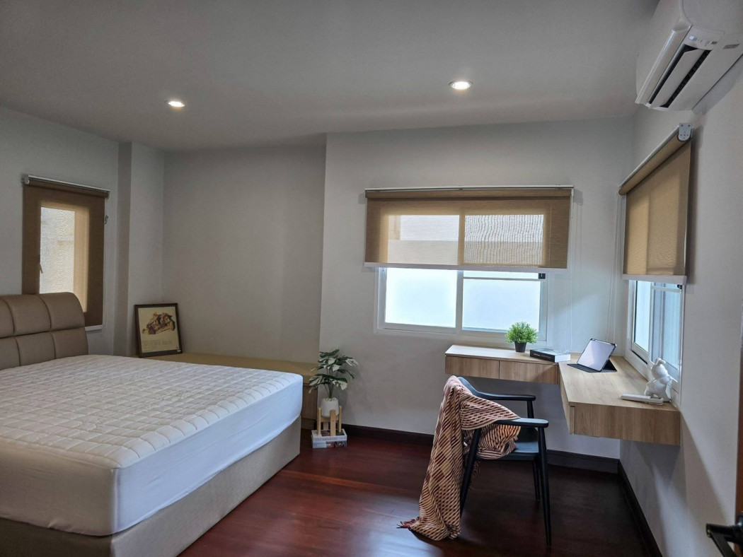 ให้เช่า บ้านเดี่ยว บ้านเดี่ยวหรู พระราม 9 ซอย 57-1 บ้านนอกโครงการ  เป็นส่วนตัว  ไม่มีค่าส่วนกลาง 300 ตรม 1 งาน 20 ตรว – รูปที่ 4