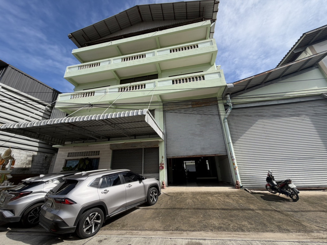 Factory for rent with office, larger than 5,000 sq m., Soi Ekachai 94, Bang Bon, large cars in and out easily, 3000 sq m, 2 rai.