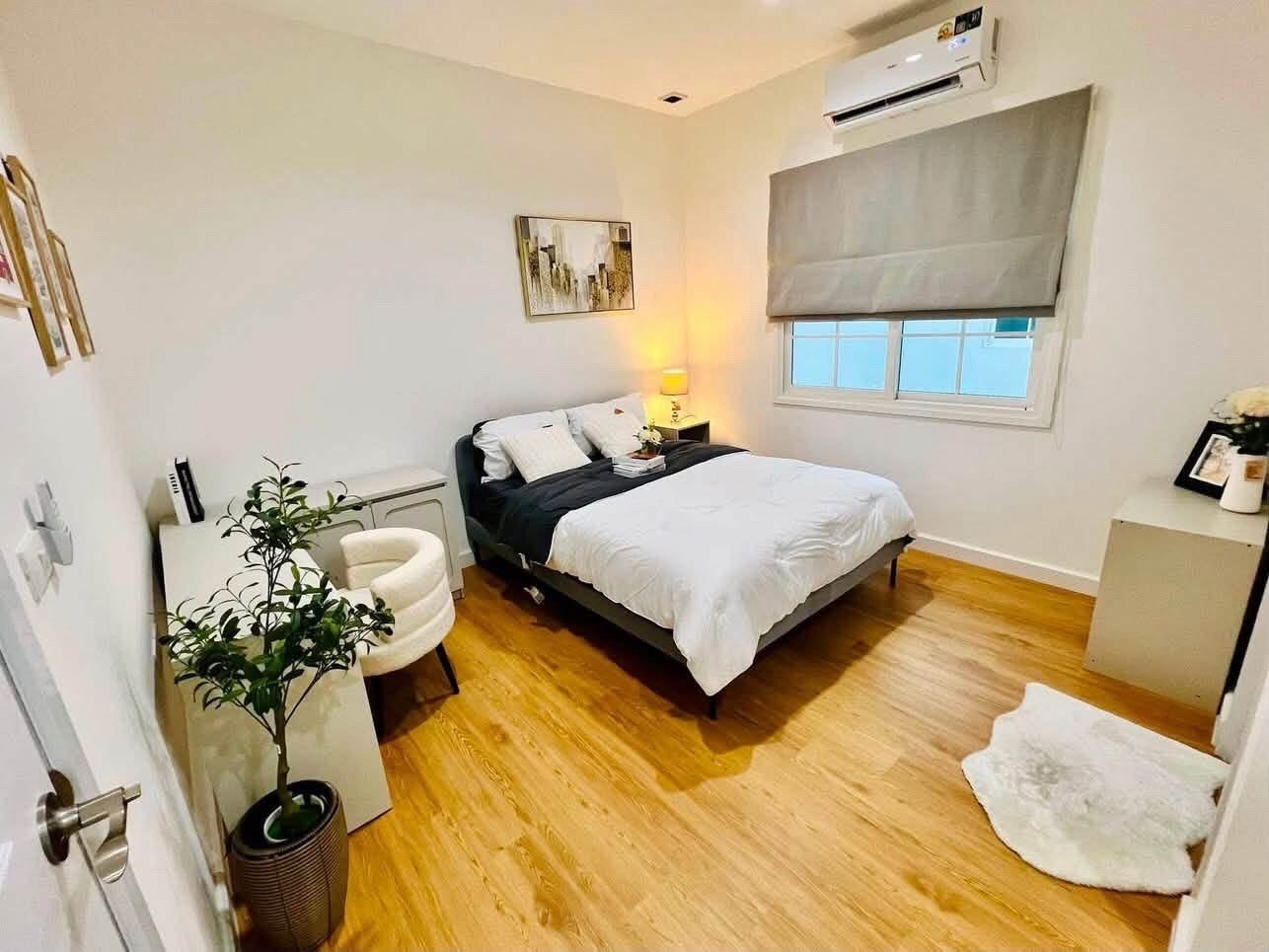 🏠💙 150,000.- Grandio บางนา กม.5 (Grandio Bangna Km.5) 🏢 📍 บ้านเดี่ยวหรูหลังมุม Private Zone | เฟอร์และเครื่องใช้ไฟฟ้าครบ | ทำเลบางนา กม.5 ✨ ☁️ 4 ห้องนอน 5 ห้องน้ำ | 1 ห้องแม่บ้าน | ฟรีค่าส่วนกลางและบริการดูแล 💎 – รูปที่ 4