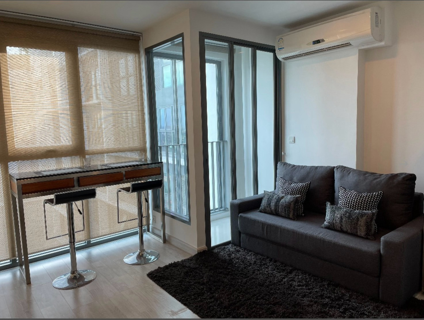 For rent ห้อง 2 ชั้น ขนาด 45 ตารางเมตร ชั้นสูง ราคา 30,000 บาท สนใจติดต่อ  line: kanomtarn – รูปที่ 3