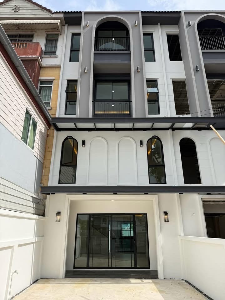 🔥 4-story townhome, newly renovated, Lat Phrao 110, ready to move in, only 6.99 million baht.