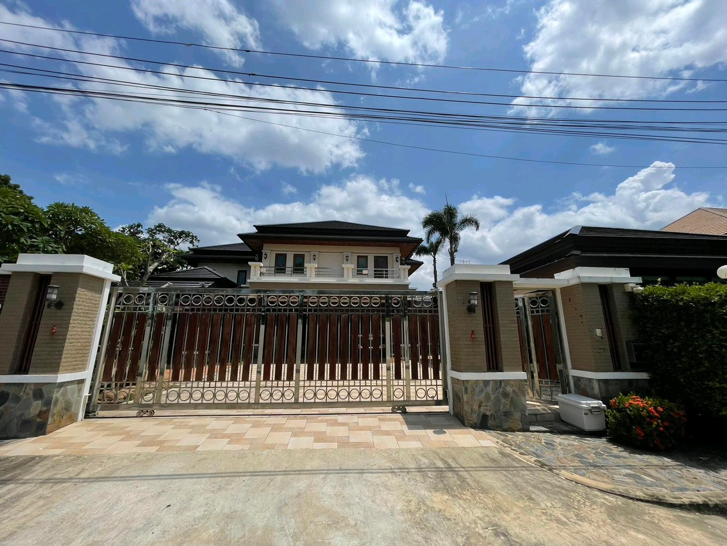บ้านหรูพร้อมสระว่ายน้ำ บนที่ดิน 1 ไร่ 2 งาน 88 ตรว (588ตรว.) ทำเลบางบอน บ้านหรูพร้อมสระว่ายน้ำ บนที่ดิน 1 ไร่ 2 งาน 88 ตรว (588ตรว.) ทำเลบางบอน