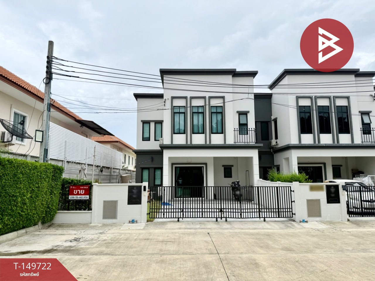 Townhouse for sale Britannia Praksa-Station Village, Samut Prakan