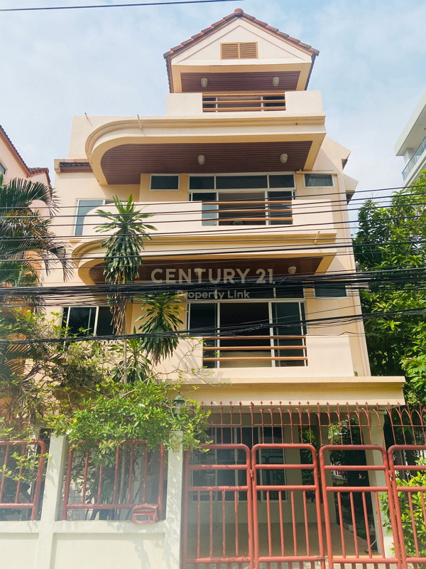 ให้เช่าทาวน์เฮ้าส์หลังใหญ่ รีโนเวทใหม่! สุขุมวิท 31 (380 ตร.ม. 4 นอน 5 น้ำ) ใกล้ BTS พร้อมพงษ์ & ห้างดัง เข้า-ออกได้ 3 เส้นทาง  No.62-TH-69018