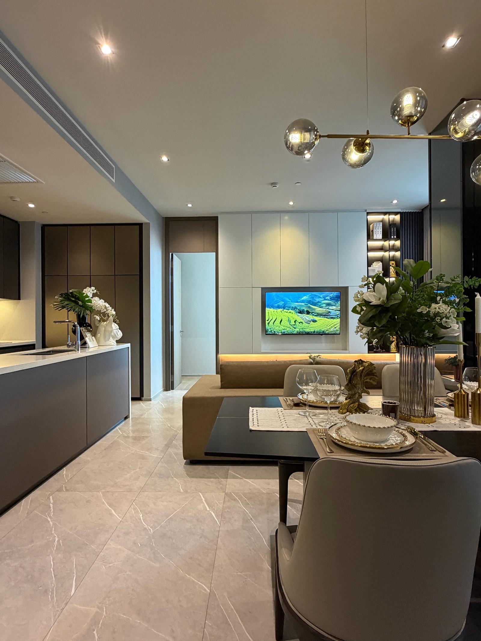 HYDE Heritage Thonglor 2-Bedroom, special price, ready to receive every promotion. Ready to move in HYDE Heritage Thonglor 2-Bedroom, special price, ready to receive every promotion. Ready to move in