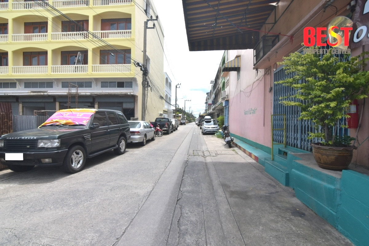 Commercial building for sale, corner plot, 2 units, location at the entrance of Soi Phraya Suren 4 / Ramintra 109, near the Pink Line, Bang Chan Station, only 800 meters. – รูปที่ 4