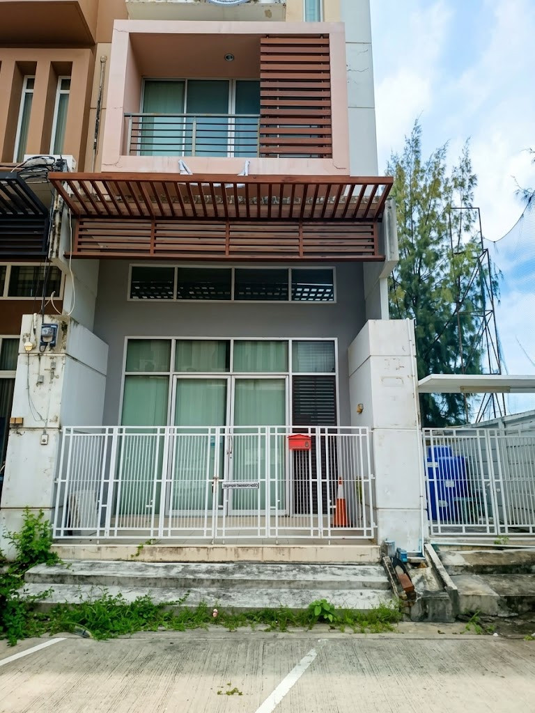 ด่วน! ขายขาดทุน ทาวน์โฮม/ออฟฟิศ 3.5 ชั้น RK Office Park สุวินทวงศ์ สภาพกริ๊บพร้อมเข้าอยู่ โอกาสทองราคาดีที่สุด ช้าหมดอดแน่นอน!  – รูปที่ 2