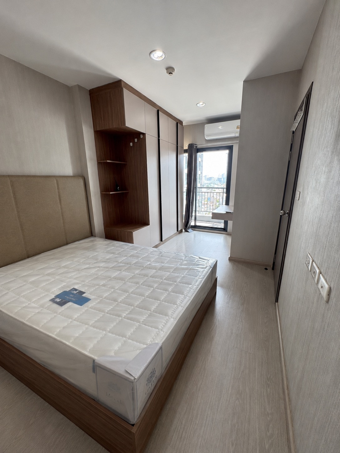 12k 🚨 Ideo Thaphra Interchange, first come, first served. The remaining rooms fill up quickly, ready to move in on 5 Oct. There is a room divider. – รูปที่ 3