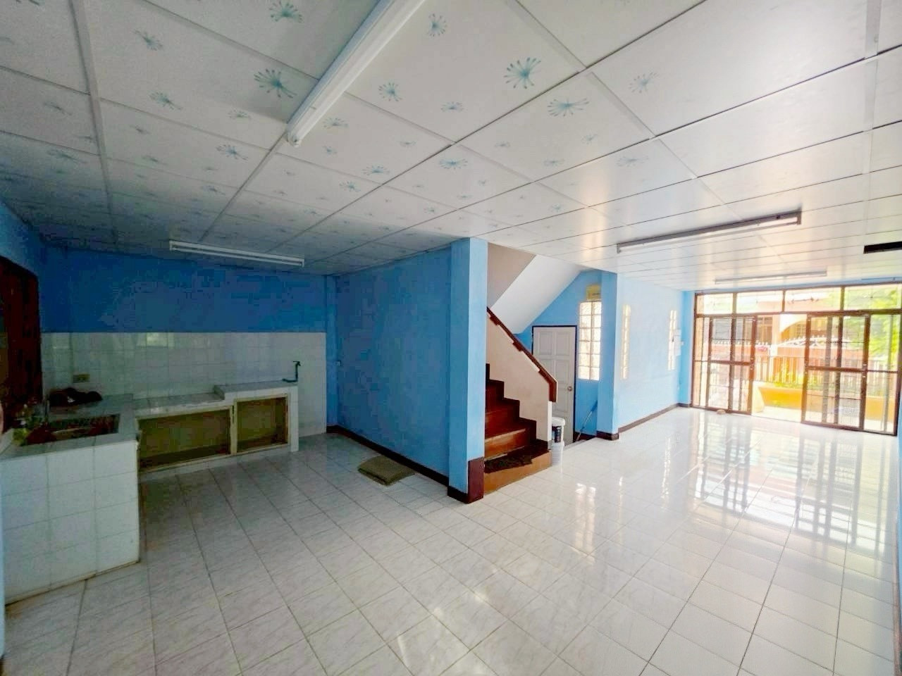 2-story townhouse, Casalina Village 5, Watcharaphon 14, 4 bedrooms, 2 bathrooms, next to the main road, corner house next to the central garden, convenient travel, Ramindra Ring Road. Chalong Rat Expressway (under renovation) – รูปที่ 3