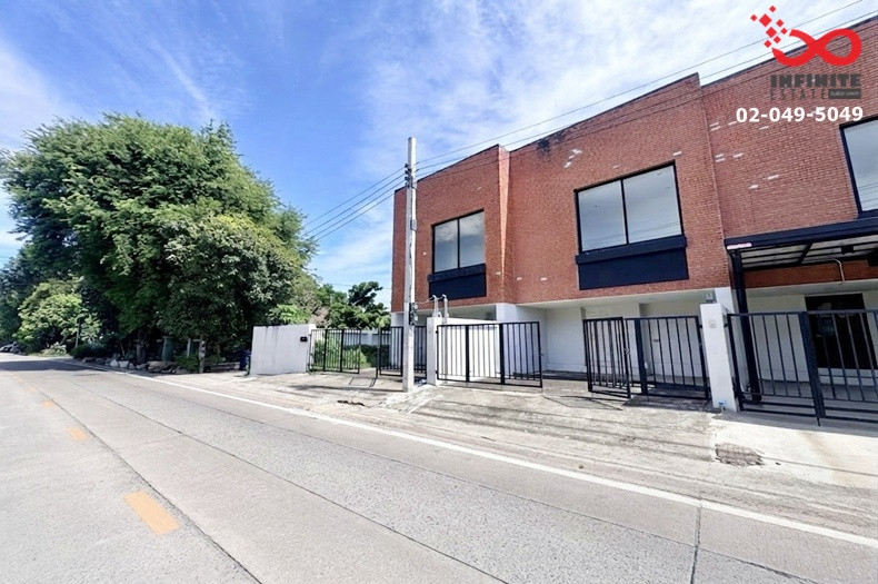 Townhouse for sale, 2.5 floors, Tiwanon, Soi Phra Mae Mahakarun, 18 sq m, commercial location. Townhouse for sale, 2.5 floors, Tiwanon, Soi Phra Mae Mahakarun, 18 sq m, commercial location.