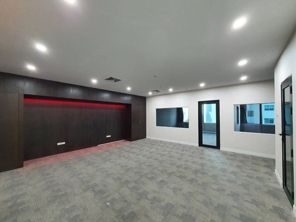 Modern office for rent near Ekkamai - Phetchburi area