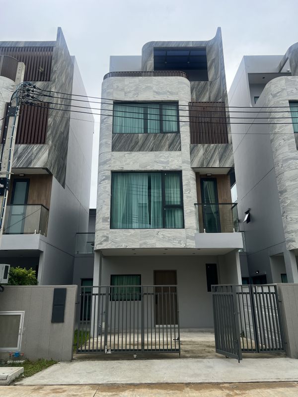 RH090326 ให้เช่า บ้านเดี่ยว 3.5 ชั้น 5 ห้องนอน พร้อมลิฟต์ส่วนตัว at 89 Residence Ratchada-Rama 9 ใกล้ MRT ศูนย์วัฒนธรรม
