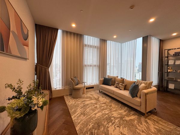 Hot Deal 2 Bedroom The Residences 38 price 35.97 Mb 30 meters to BTS Thonglor contact @198dtnoo