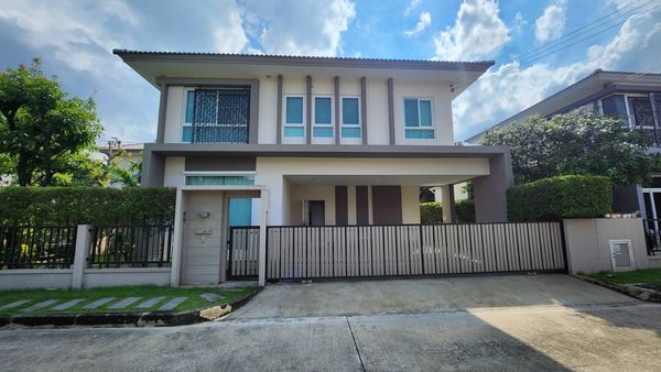 Single house for rent Casa Ville Donmuang–Songprapa. Beautiful house, ready to move in, Don Mueang location, the front of the house opens up to views of the garden. And opposite the club - swimming pool