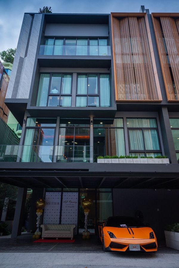 METIER Rama 9 Ultra Luxury Home Office 🪿✨ 563 sq m. | Private Lift | Parking for 6 cars | Starting at 39 million baht. Make an appointment to view the project 065-6956939 (Luk Raisin)