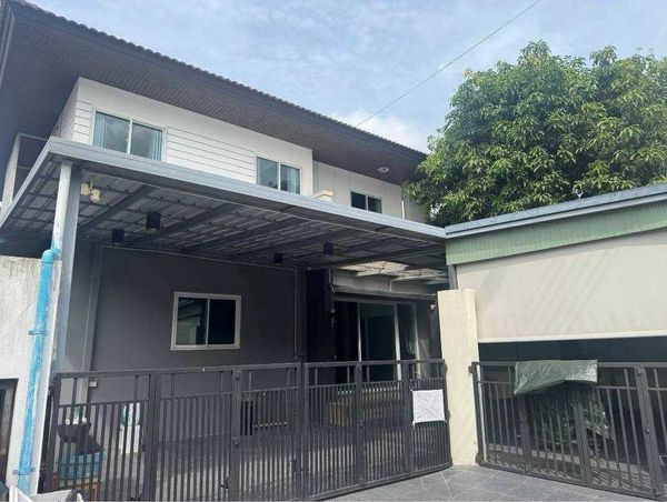 ให้เช่าบ้านเดี่ยวนาราโฮมวงแหวน - บางนา 🚇🚝🌈  位於 Nara Home Wongwaen - Bangna 的獨立式住宅出租