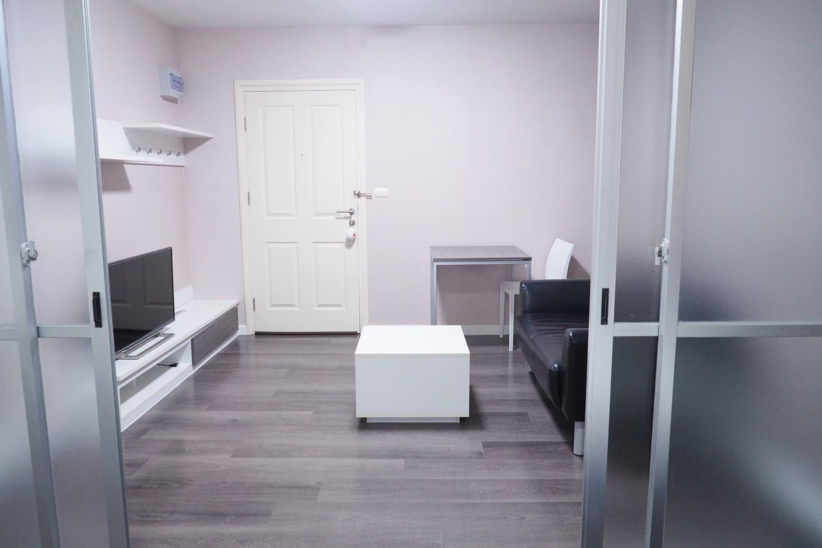 Cheap sale, D Condo Noen Phra, Rayong, fully furnished, size 30.43 sq m. Hot Price!!! Reduced to 1.09 million baht