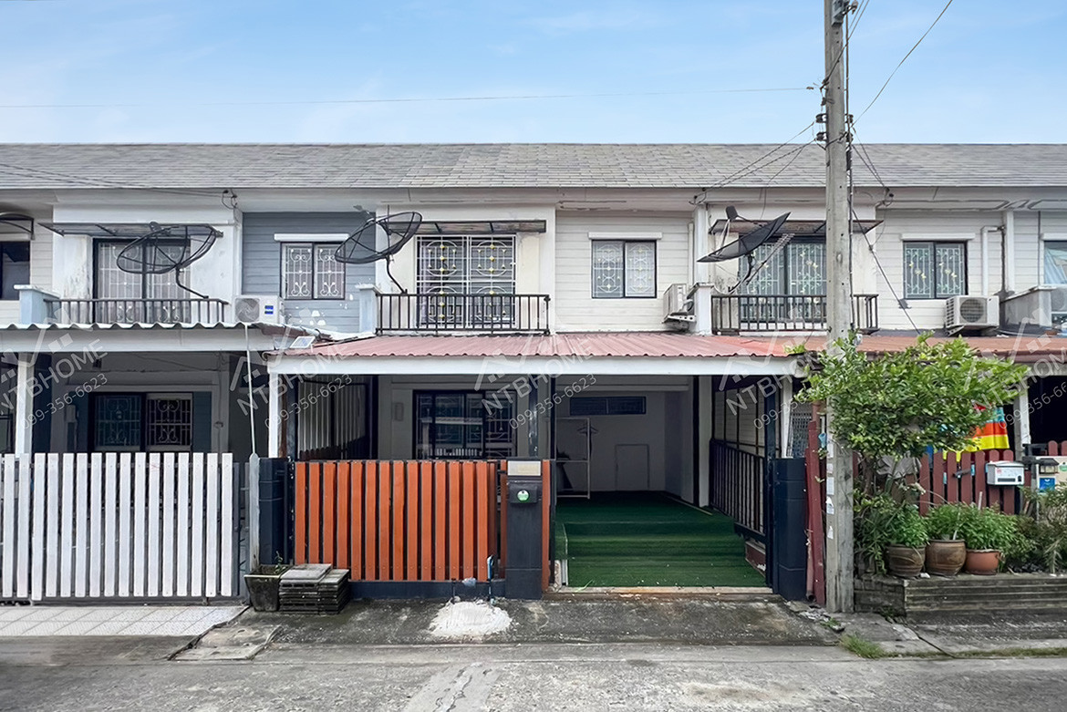 Pruksa 67 Lam Luk Ka-Khlong 2, complete extension, main road, near Nana Charoen Market.