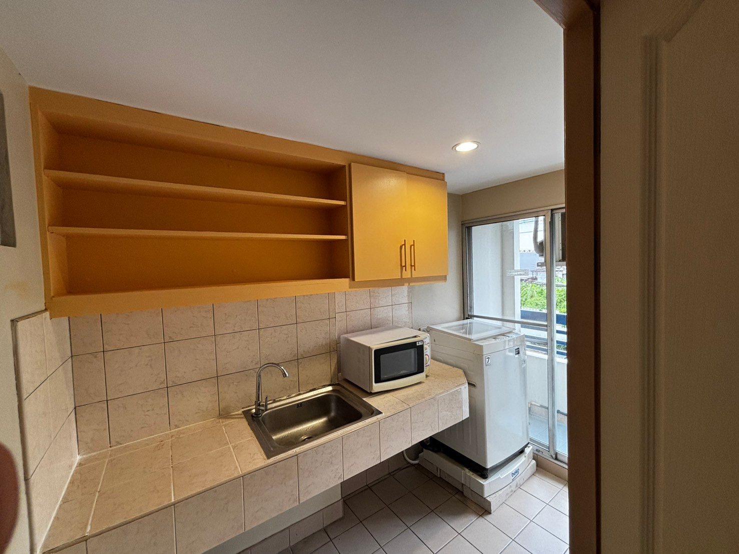 Lumpini Place Sathorn Narathiwas | ห้องสตูดิโอ 30 ตร.ม. | 10,000 บาท/เดือน | ทำเลดี ใจกลางสาทร – รูปที่ 2