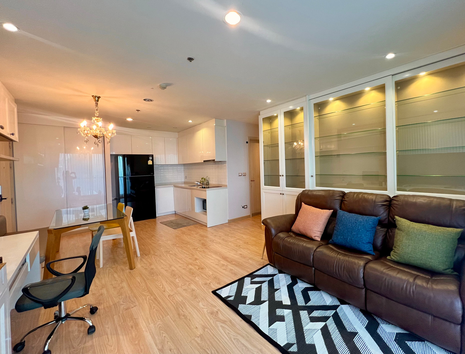 FOR SALE – Newly renovated Rhythm Sukhumvit 42 I 2 bed 2 bath I Tenanted Unit FOR SALE – Newly renovated Rhythm Sukhumvit 42 I 2 bed 2 bath I Tenanted Unit