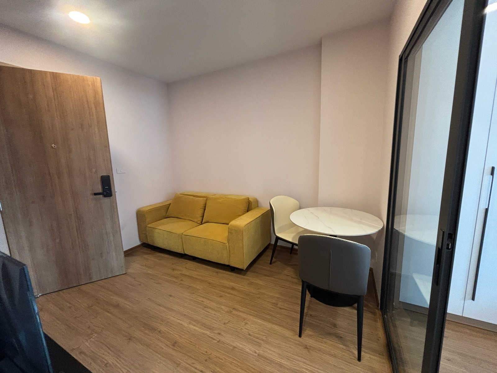 The Livin Ramkhamhaeng  🍁ใกล้ MRT ลำสาลี 🍁 28 ตรม 12000 บาท เท่านั้น  – รูปที่ 4