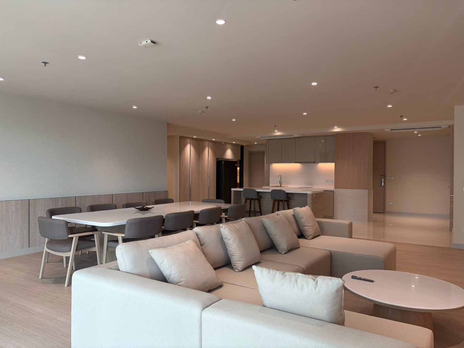 🚩GM Service Apartments @Sukhumvit 20 : 5 mins walk to EmSphere, BTS Phrom Phong, Emporium & EmQuartier. 🚩GM Service Apartments @Sukhumvit 20 : 5 mins walk to EmSphere, BTS Phrom Phong, Emporium & EmQuartier.