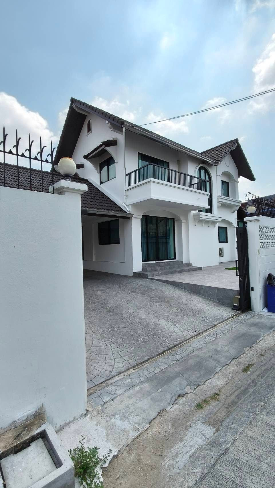 2-story detached house for rent, 20 June Road, good location near MRT Suthisan. Air conditioning, fully furnished, ready to move in, 4 bedrooms, 3 bathrooms, 1 maids room. Monthly rental price 75,000 baht/month 2-story detached house for rent, 20 June Road, good location near MRT Suthisan. Air conditioning, fully furnished, ready to move in, 4 bedrooms, 3 bathrooms, 1 maids room. Monthly rental price 75,000 baht/month