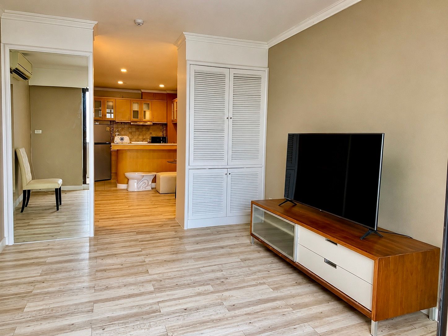 ขายคอนโด JC Tower Thonglor 25 | 2 ห้องนอน วิวโล่ง | ทำเลทองหล่อ โอกาสเป็นคอนโด ทำเลทองหล่อ 25 ในราคาที่น่าสนใจ กับห้องขนาดใหญ่ 84.5 ตร.ม. แบบ 2 ห้องนอน 2 ห้องน้ำ บนชั้น 16 พร้อมวิวเมืองที่เปิดโล่ง ไม่มีอาคารสูงบดบัง ขายคอนโด JC Tower Thonglor 25 | 2 ห้องนอน วิวโล่ง | ทำเลทองหล่อ โอกาสเป็นคอนโด ทำเลทองหล่อ 25 ในราคาที่น่าสนใจ กับห้องขนาดใหญ่ 84.5 ตร.ม. แบบ 2 ห้องนอน 2 ห้องน้ำ บนชั้น 16 พร้อมวิวเมืองที่เปิดโล่ง ไม่มีอาคารสูงบดบัง