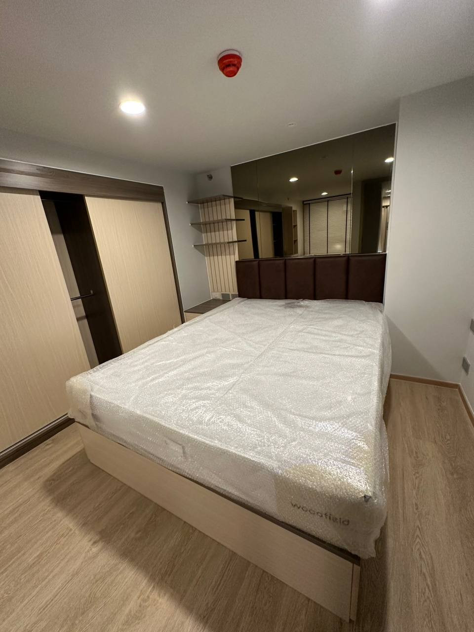Culture Chula【𝐑𝐄𝐍𝐓】🔥Spacious layout, two-story space with high ceilings, built-in wooden cabinetry, and a relaxing minimalist mood.🔥 Contact Line ID: @hacondo