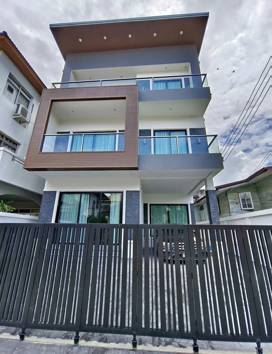 ขาย / เช่า บ้านเดี่ยว 3 ชั้น สุขุมวิท 65 (เอกมัย) ขาย / เช่า บ้านเดี่ยว 3 ชั้น สุขุมวิท 65 (เอกมัย)