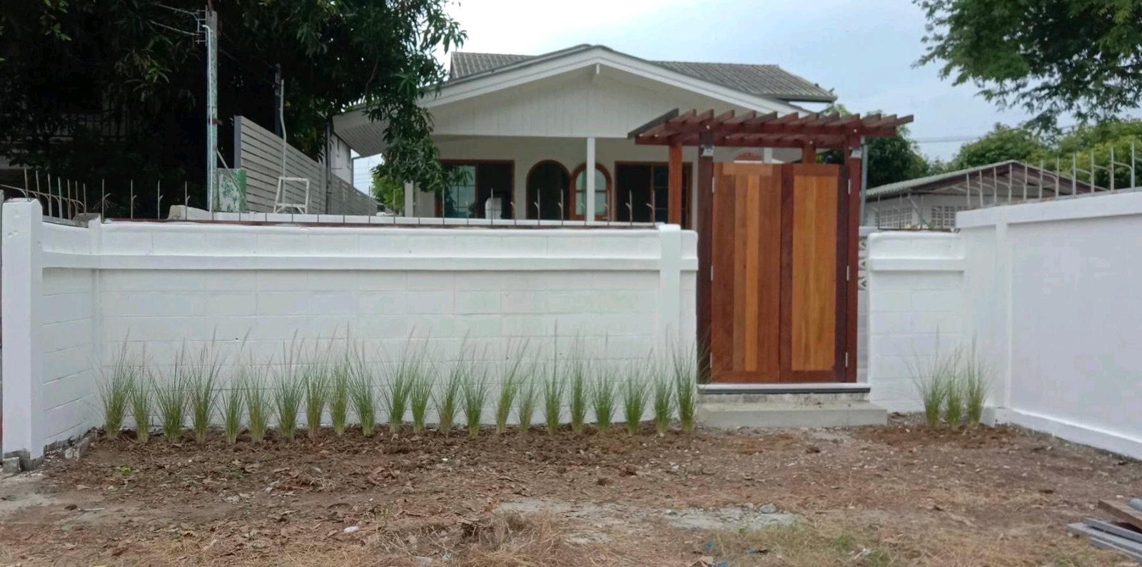 1-story detached house for rent with land next to the canal, Charan 13 location, Bang Waek, Ratchaphruek. Can do business such as Pet Cafe / Cafe, secret shop / Board Games / Studio / Airbnb / Private tutor / handicraft shop. 1-story detached house for rent with land next to the canal, Charan 13 location, Bang Waek, Ratchaphruek. Can do business such as Pet Cafe / Cafe, secret shop / Board Games / Studio / Airbnb / Private tutor / handicraft shop.