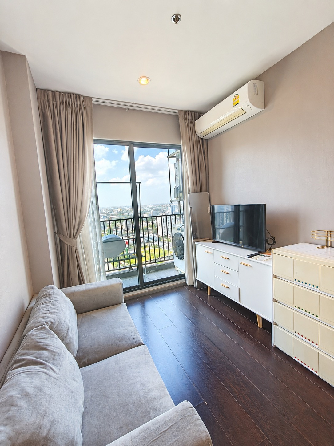 ให้เช่า C Ekkamai | 1 ห้องนอน | 34.5 ตร.ม. | ชั้นสูง | วิวเปิดโล่งทิศเหนือ – รูปที่ 2