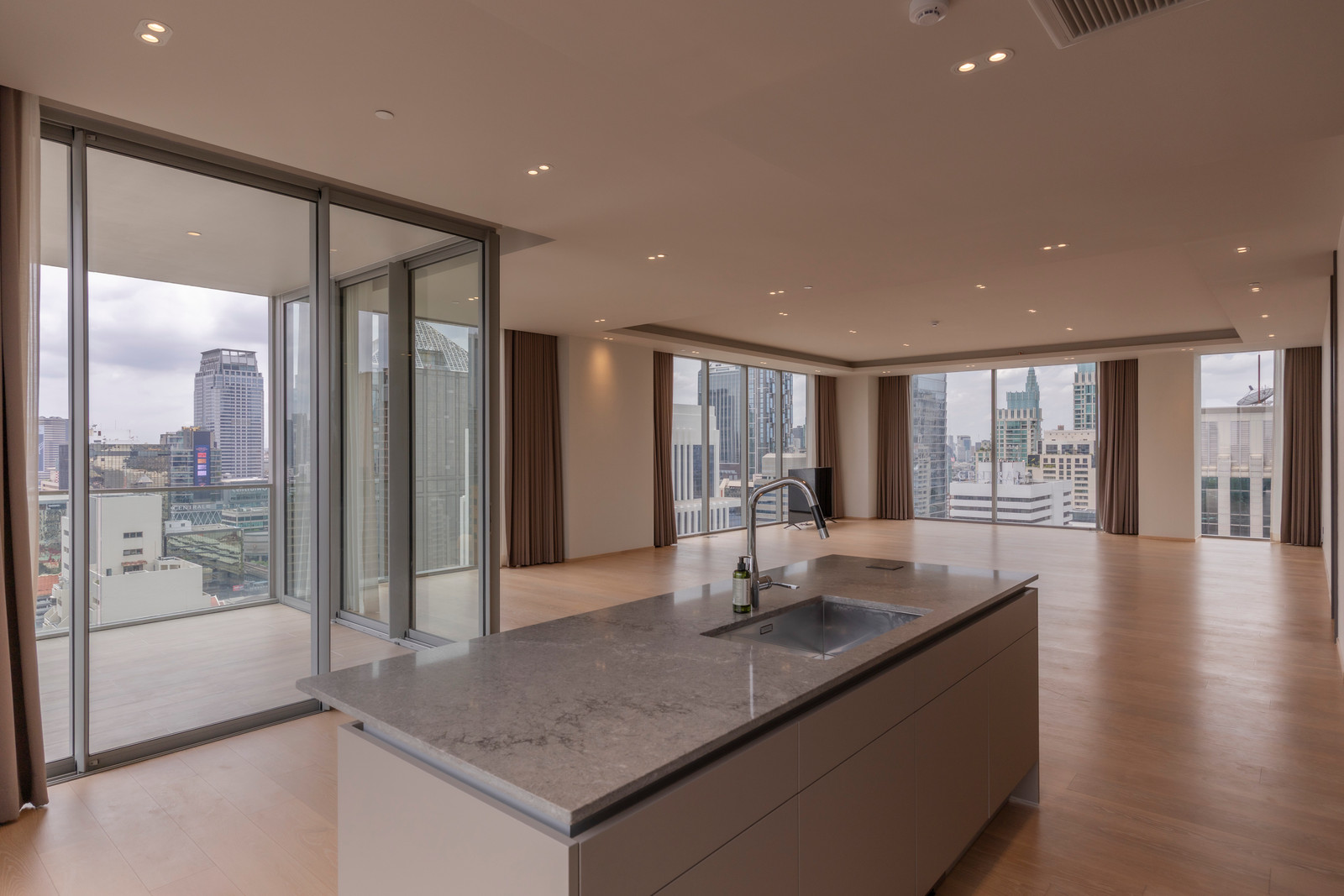 Penthouse — Tonson One Residence | 24th Floor | Ploenchit, Lumphini For Sale & For Rent