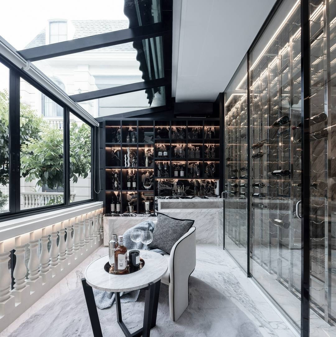 📌Rental / Selling : Ultra Luxury Pool Villa In Ekamai , Private Lift , 4 Beds 5 Bath , 500 sqm , 3.5 Storeys   🔥🔥Rental price : 500,000 THB / Month🔥🔥   🔥🔥Selling price : 85,500,000 THB 🔥🔥  𝗠𝗼𝗿𝗲 𝗜𝗻𝗳𝗼𝗿𝗺𝗮𝘁𝗶𝗼𝗻 𝗙𝗼𝗿 𝗟𝗶𝘃𝗶𝗻𝗴 𝗮𝗻 – รูปที่ 4