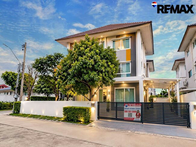 Casa Grand Sukhapiban 5, 3-story detached house, land 65.4 sq m., corner house, garden view, near Sarasas Saimai School, opposite Wongsakorn Market, Saimai Avenue. Casa Grand Sukhapiban 5, 3-story detached house, land 65.4 sq m., corner house, garden view, near Sarasas Saimai School, opposite Wongsakorn Market, Saimai Avenue.