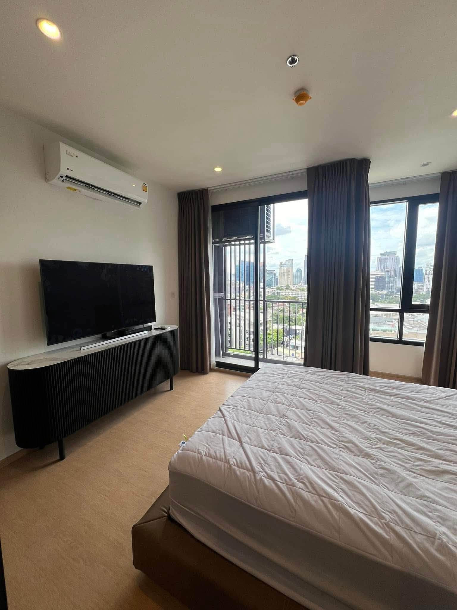 Pet-Friendly Condo @Maru Ekkamai 2 corner room Pet-Friendly Condo @Maru Ekkamai 2 corner room