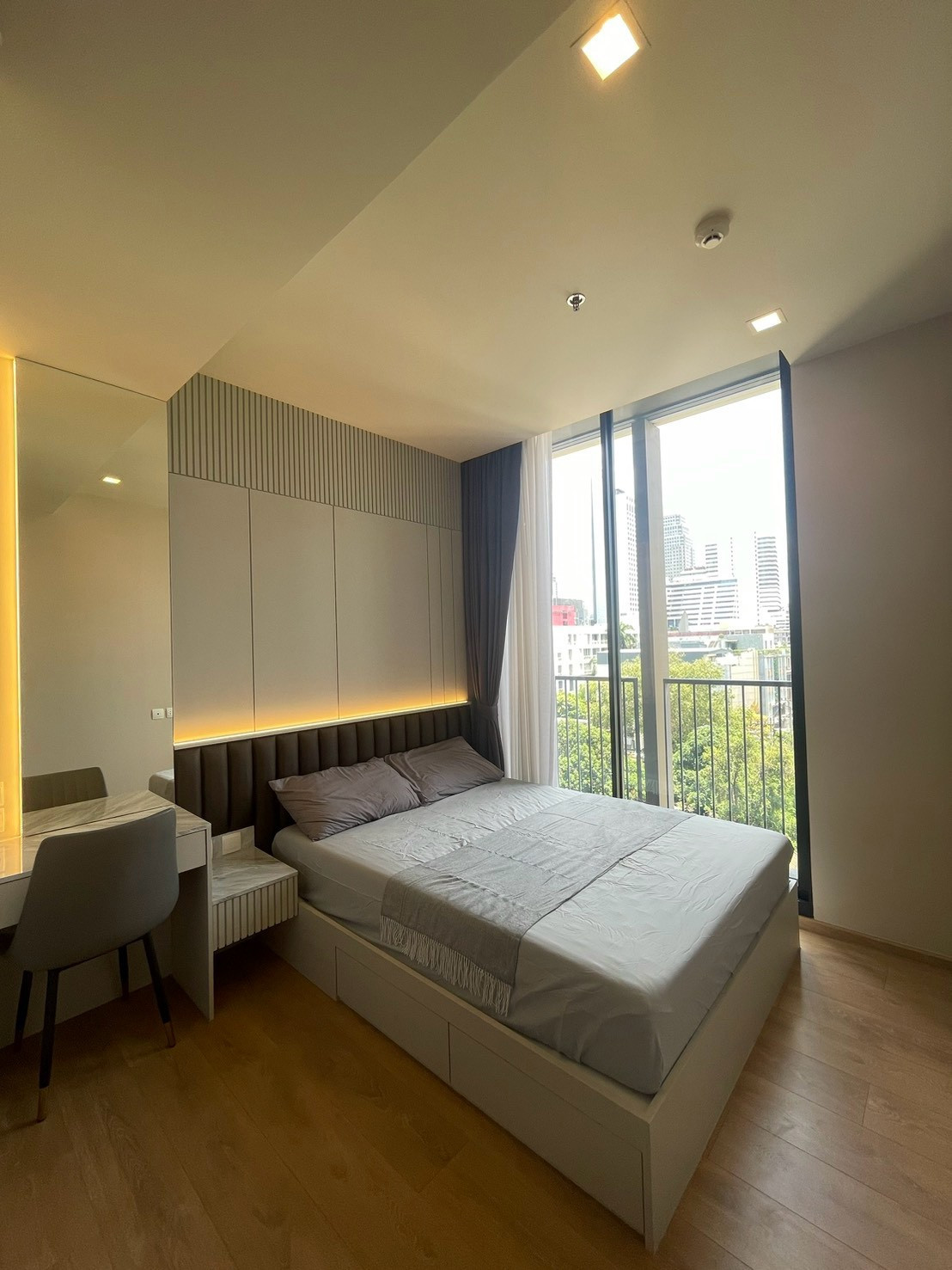 Condo for sale, Noble Around Sukhumvit 33, 6th floor, corner room, fully furnished, ready to move in, near BTS Phrom Phong, Soi opposite EmSphere.