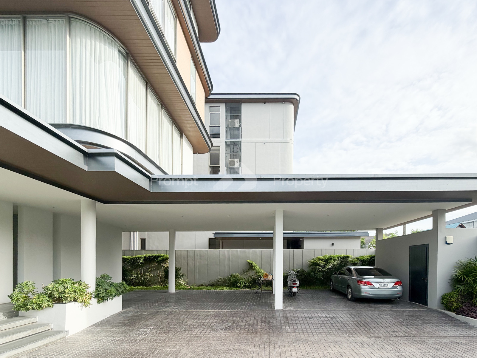 บ้านหรู Modern Luxury ติดสวนหลวงร.9 ใกล้พาราไดซ์พาร์ค   – รูปที่ 2