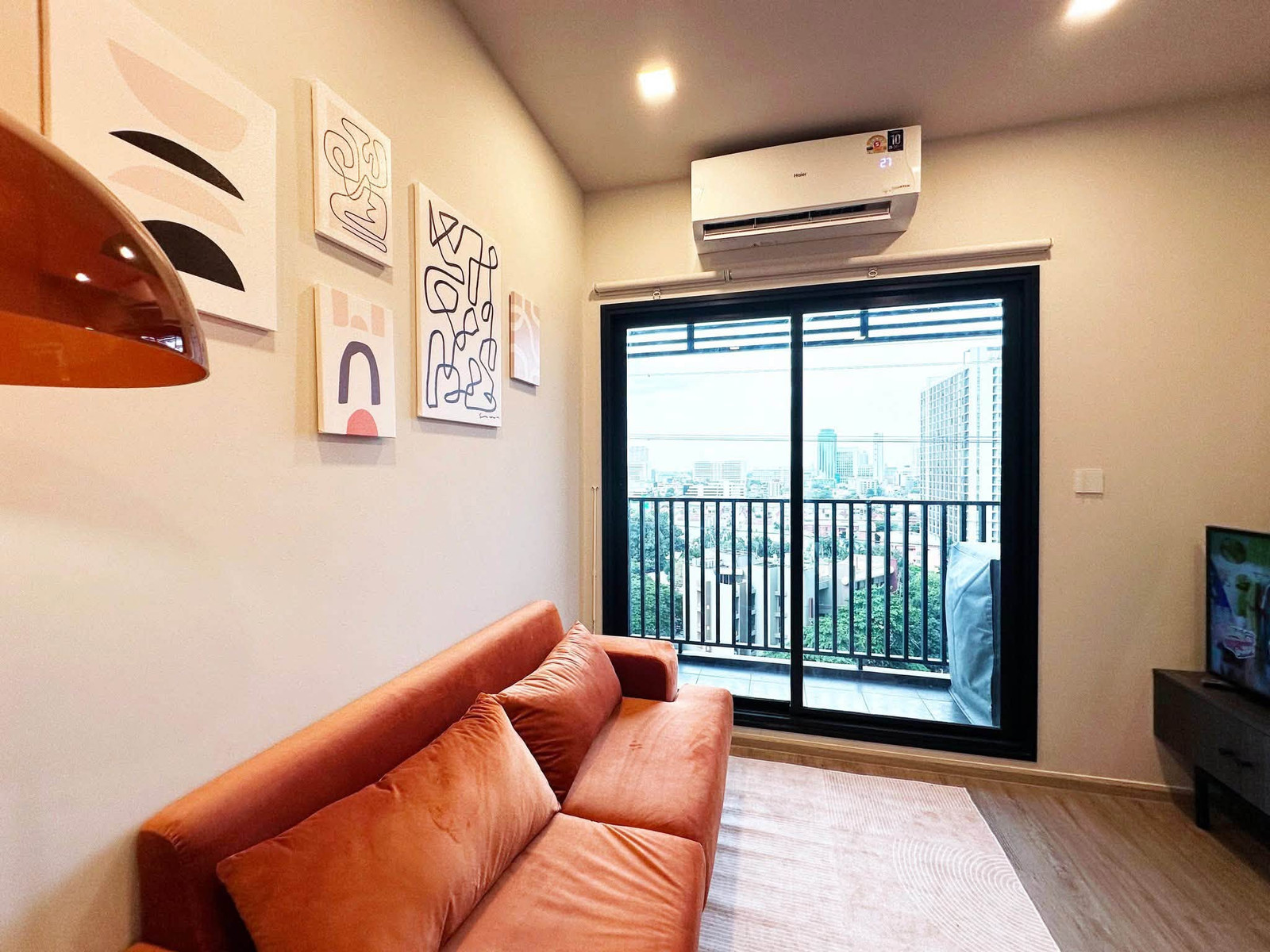 ให้เช่าคอนโด Metris District Ladprao Pet Friendly 2 ห้องนอน สไตล์ Mid Century Modern เรียบง่าย สบายๆ ใกล้ MRT พหลโยธิน-RW008418 – รูปที่ 4