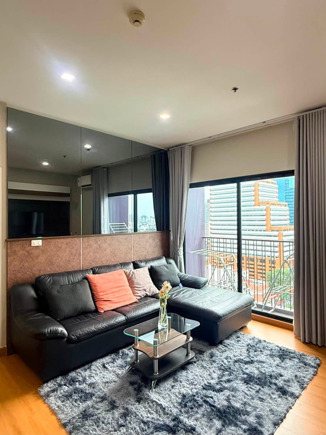 Noble Reveal Sukhumvit 63 ห้องใหญ่ 50 ตรม. พร้อมให้เช่า Noble Reveal Sukhumvit 63 ห้องใหญ่ 50 ตรม. พร้อมให้เช่า