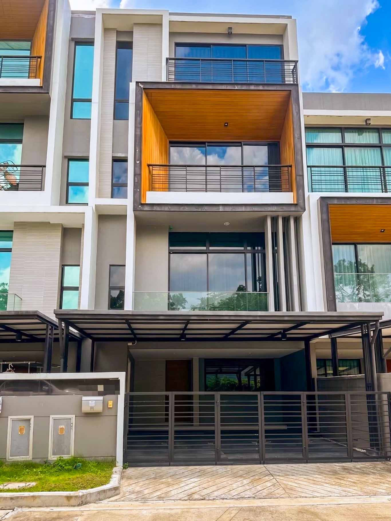 3.5-Story Townhome for Rent Nirvana DEFINE Srinakarin-Rama 9, 3 beds 4 baths 23 Sqw 230 Sqm Fully Furnished near Krungthep Kreetha Srinagarindra Rom Klao Ramkhamhaeng Kanchanaphisek Motorway : KT26R-026 3.5-Story Townhome for Rent Nirvana DEFINE Srinakarin-Rama 9, 3 beds 4 baths 23 Sqw 230 Sqm Fully Furnished near Krungthep Kreetha Srinagarindra Rom Klao Ramkhamhaeng Kanchanaphisek Motorway : KT26R-026