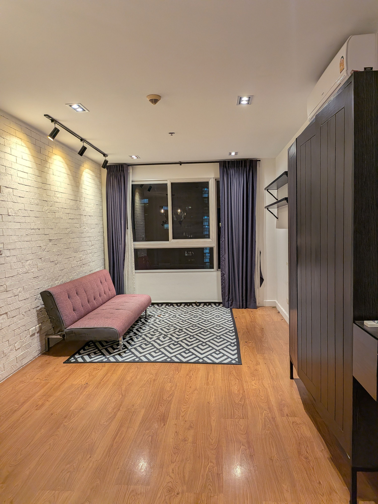 ให้เช่า ห้องมุมชั้นสูง ตกแต่งใหม่สไตล์ Loft คอนโด วัน เอ็กซ์ สุขุมวิท 26 (Condo One X) 1 นอน 50 ตรม ชั้น 23 วิวเมือง ใกล้ BTS พร้อมพงษ์ ให้เช่า ห้องมุมชั้นสูง ตกแต่งใหม่สไตล์ Loft คอนโด วัน เอ็กซ์ สุขุมวิท 26 (Condo One X) 1 นอน 50 ตรม ชั้น 23 วิวเมือง ใกล้ BTS พร้อมพงษ์