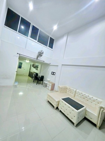 Bangna-Trad Bang Sao Thong 3.5-story home office with 2 bed ABAC Bangna 700 m. 3 bath near Assumption University European style design 18 – รูปที่ 4