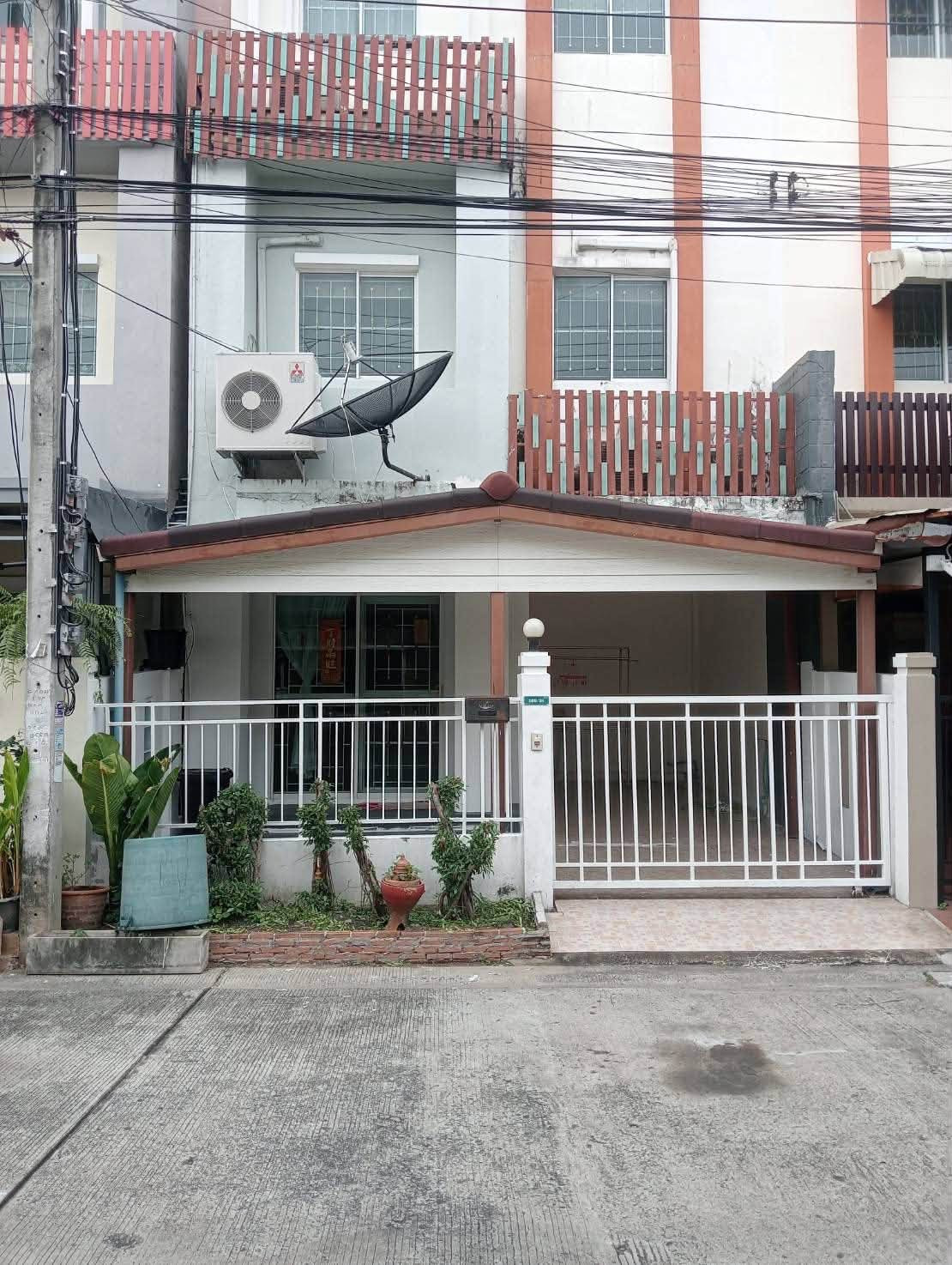 HR3811 3-story townhome for rent, Lio Village, Phahonyothin-Watcharapol (Phahonyothin 54/1), fully furnished, ready to move in, near BTS and Don Mueang Airport.