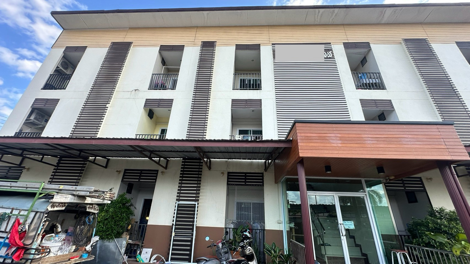 Dormitory for sale, good location in the heart of Udon Thani city, 3-story building, area 155.8 square meters.
