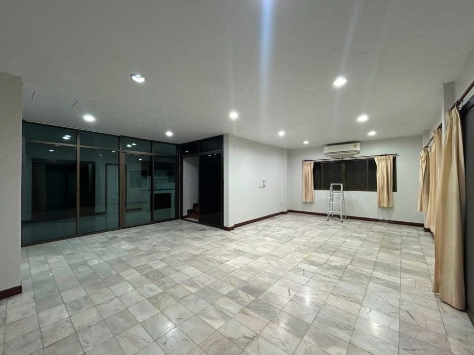 House for rent near the BTS, Soi Lat Phrao 95, large house, newly decorated, area 53 sq m., 3 bedrooms, 3 bathrooms, 3 parking spaces, 4 air conditioners. House for rent near the BTS, Soi Lat Phrao 95, large house, newly decorated, area 53 sq m., 3 bedrooms, 3 bathrooms, 3 parking spaces, 4 air conditioners.