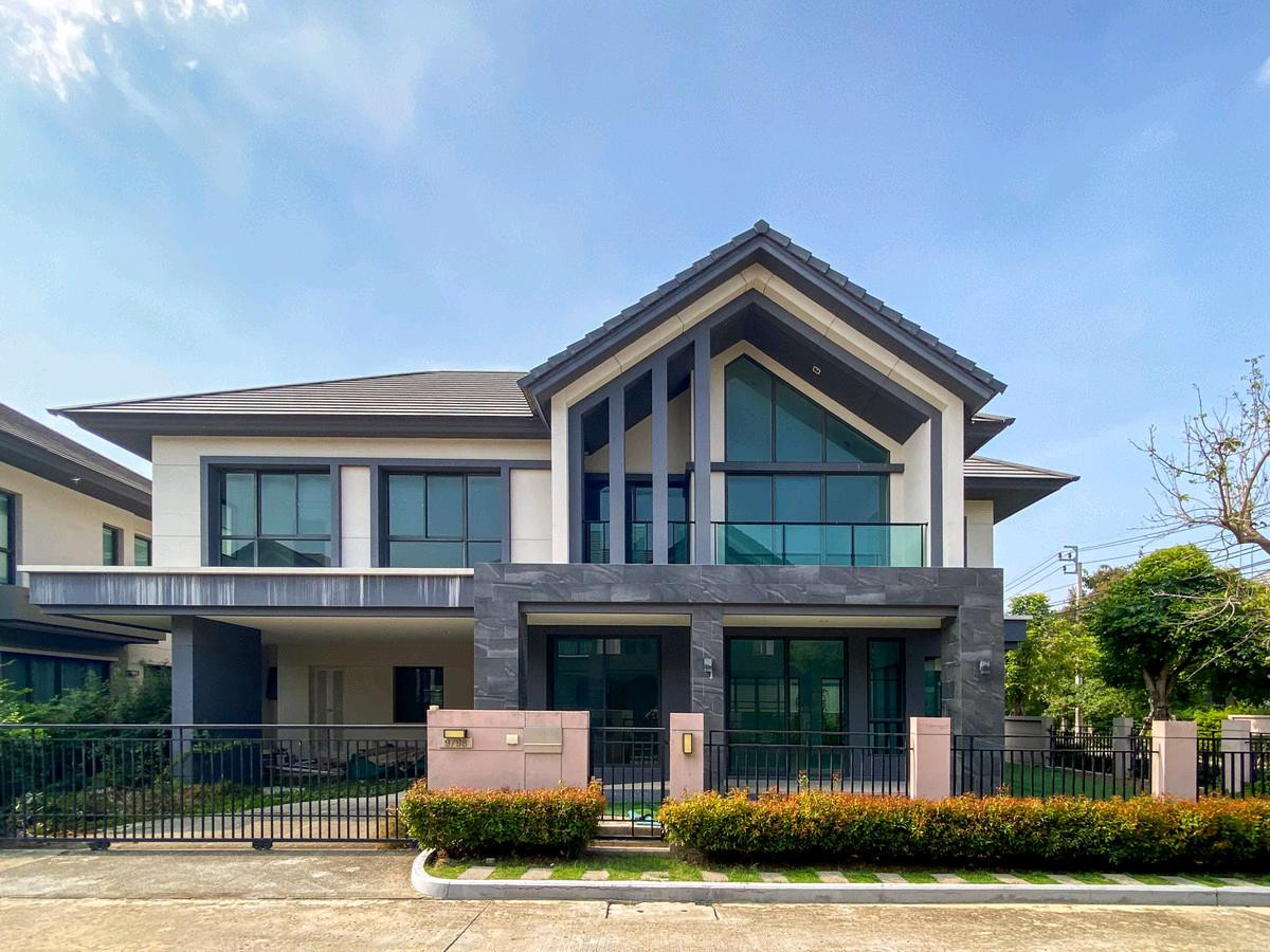 For Sale: Large Detached House at Bangkok Boulevard Rama 9, Brand New Condition! For Sale: Large Detached House at Bangkok Boulevard Rama 9, Brand New Condition!