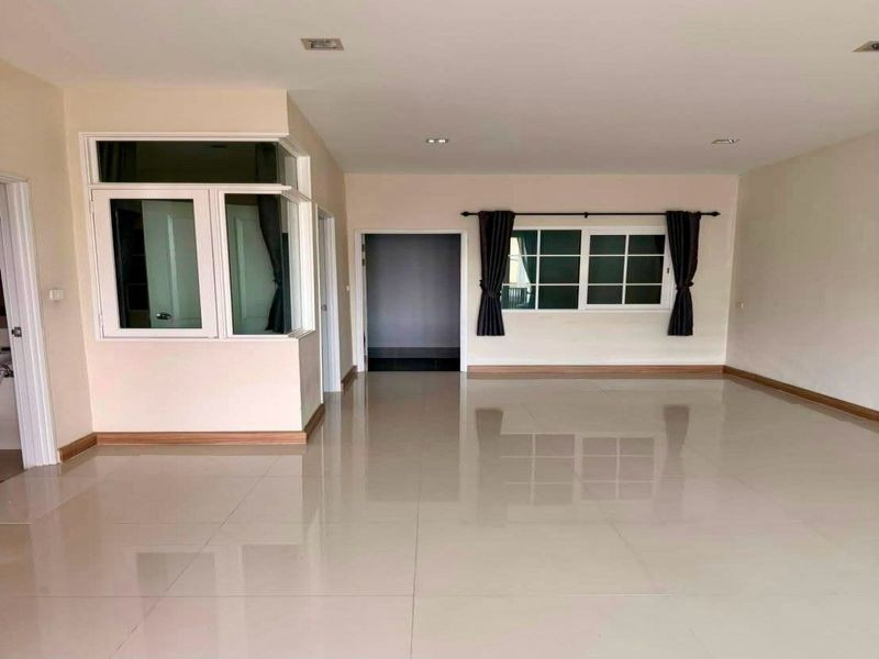 Golden Town Sriracha-Assumption: Corner townhome for rent, facing the park, 4 bedrooms. – รูปที่ 2