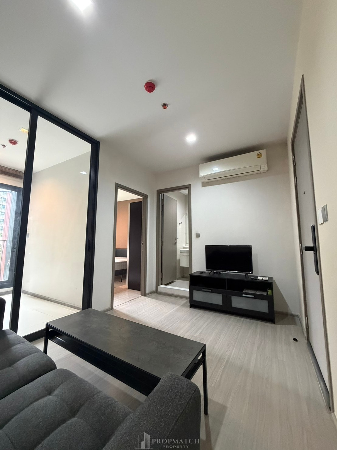 🏢 ให้เช่า Life Asoke Hype  32 Sqm 18,000 เท่านั้น✨ ห้องพร้อมเข้าอยู่ วิวเมือง ชั้นสูง ทำเลใจกลางพระราม 9  ติดต่อพัตเตอร์ line: plustor_ss 